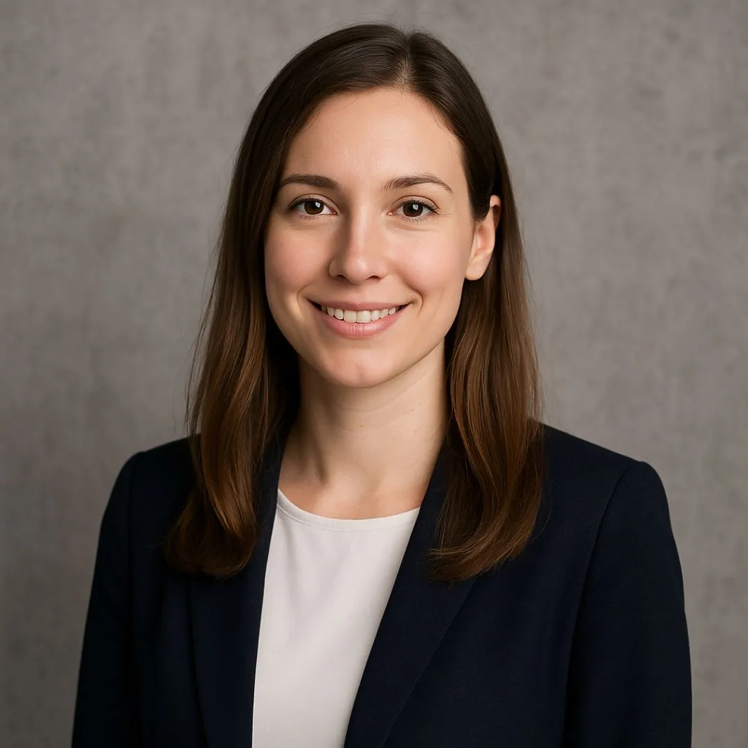 Ava Carter Senior Writer for Business Niche